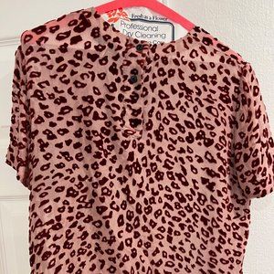 Gia Leopard Print Burnout Velvet Tee In Pink/ Rust